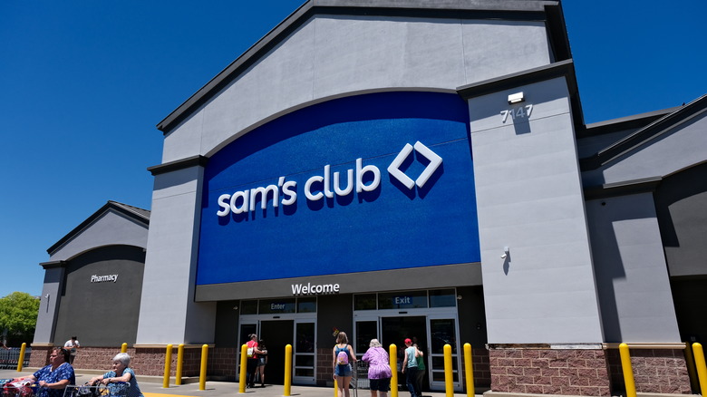 customers outside Sam's Club 