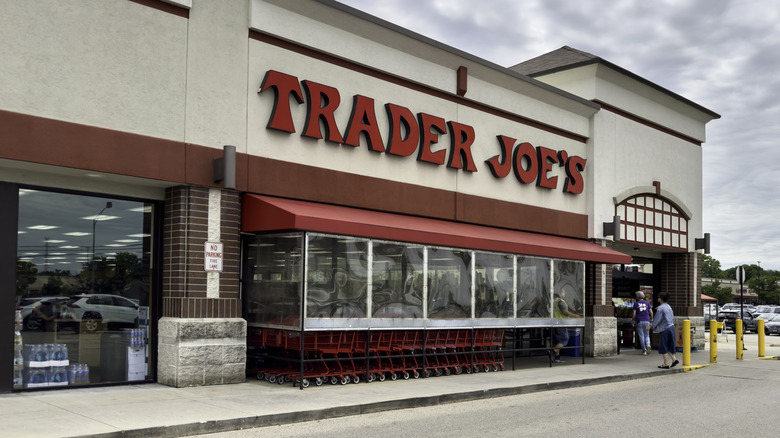 Trader Joe's storefront daytime