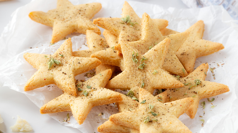 Savory star cookies with pepper