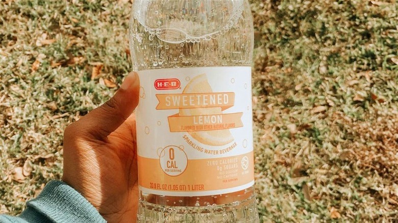 HEB sweetened lemon sparkling water 