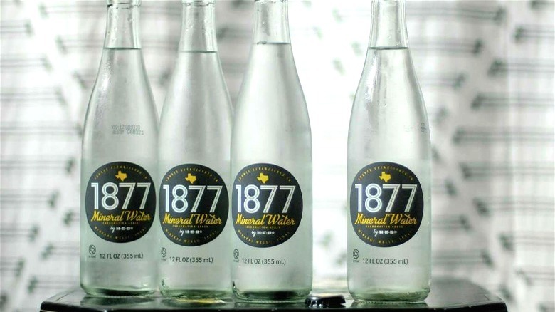 HEB 1877 mineral water in glass bottles 