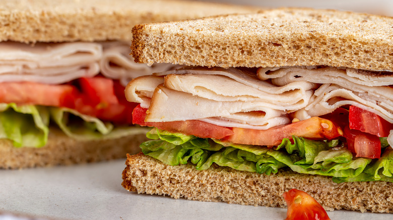 Turkey sandwich with lettuce and tomato