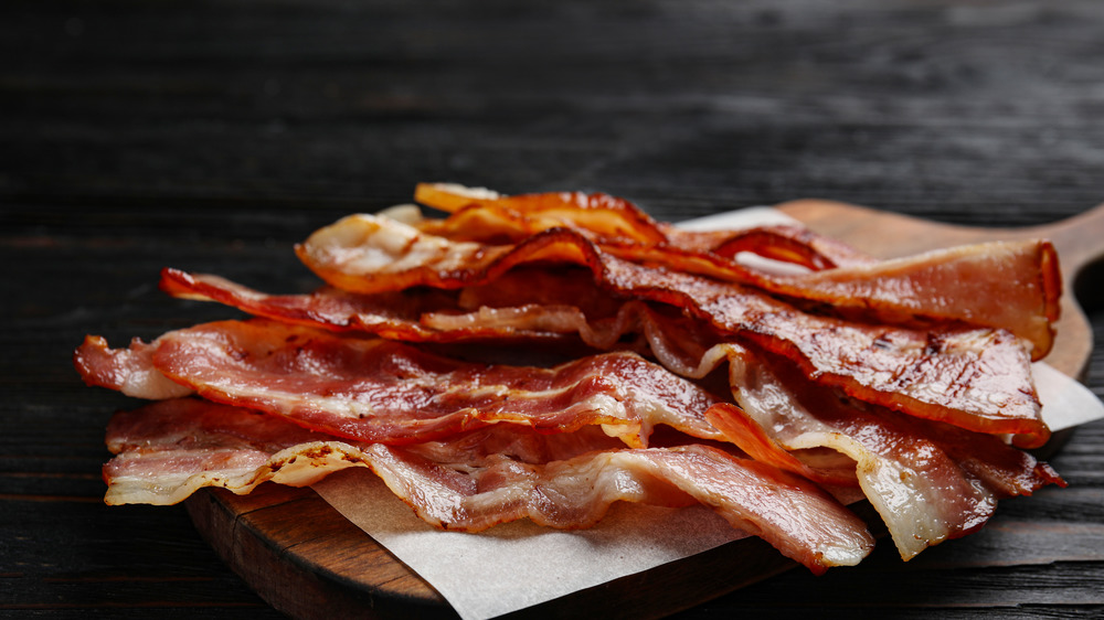 plate of cooked bacon