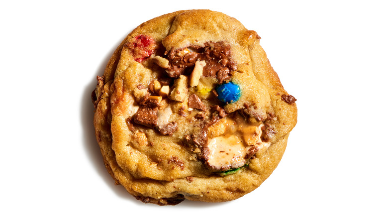 Candy-loaded cookie