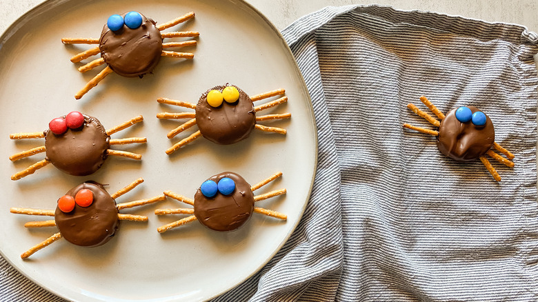 oreo spiders on plate