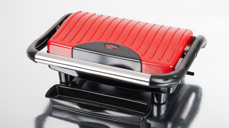 red panini press machine