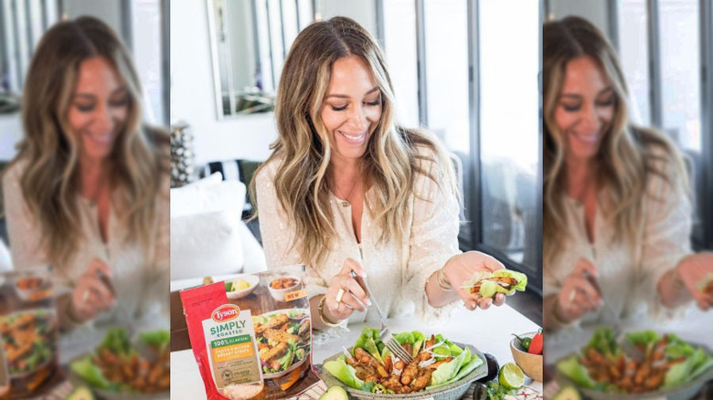 Haylie Duff's cooking chicken