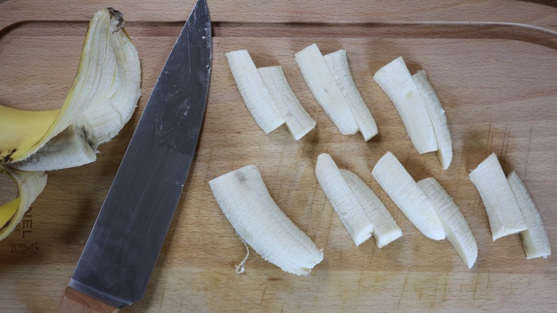 sliced banana segments