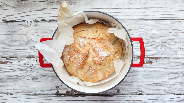 bread cooked in dutch oven