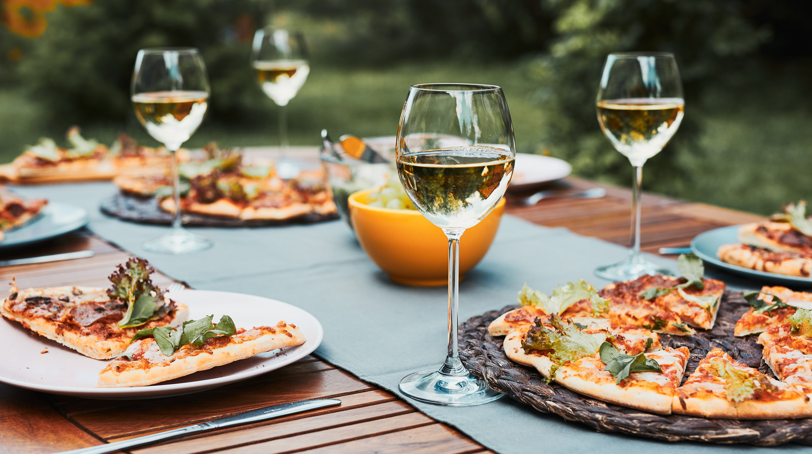 Here Are The Best Wines To Pair With Pizza According To An Expert