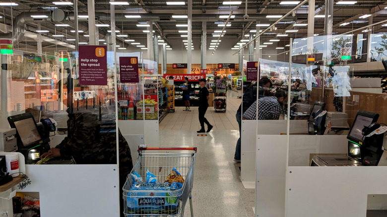 Cart and customers in Aldi