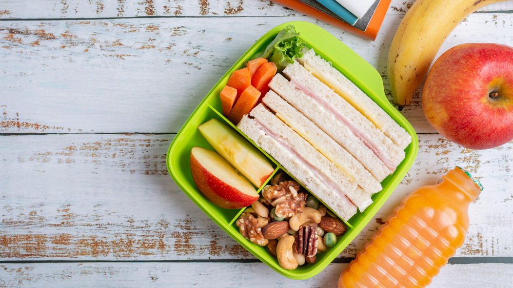 Busy day ahead? Our disposable bento box is here to save the day! Perf