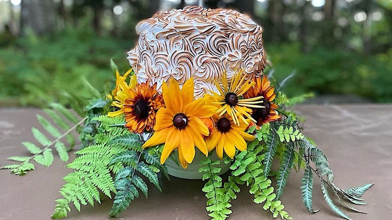 Martha Stewart's 80th birthday cake with meringue and sunflowers