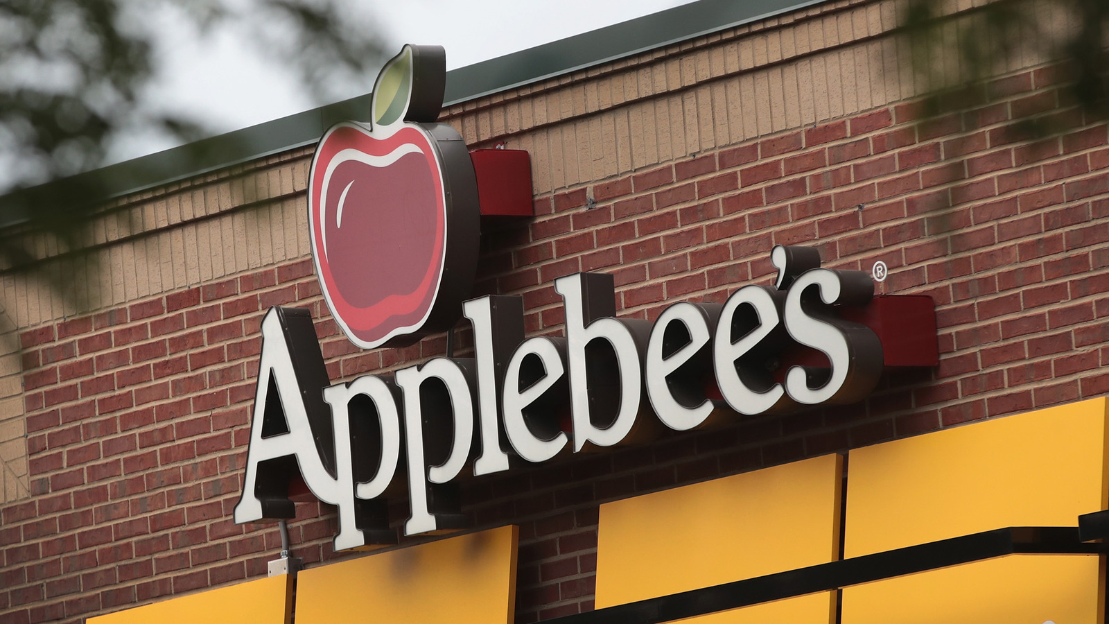 here-s-how-much-applebee-s-bartenders-really-make