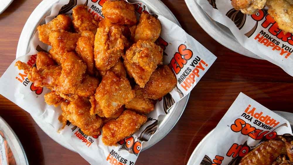 Hooters chicken wings