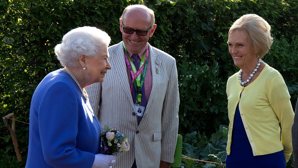 mary berry with queen elizabeth