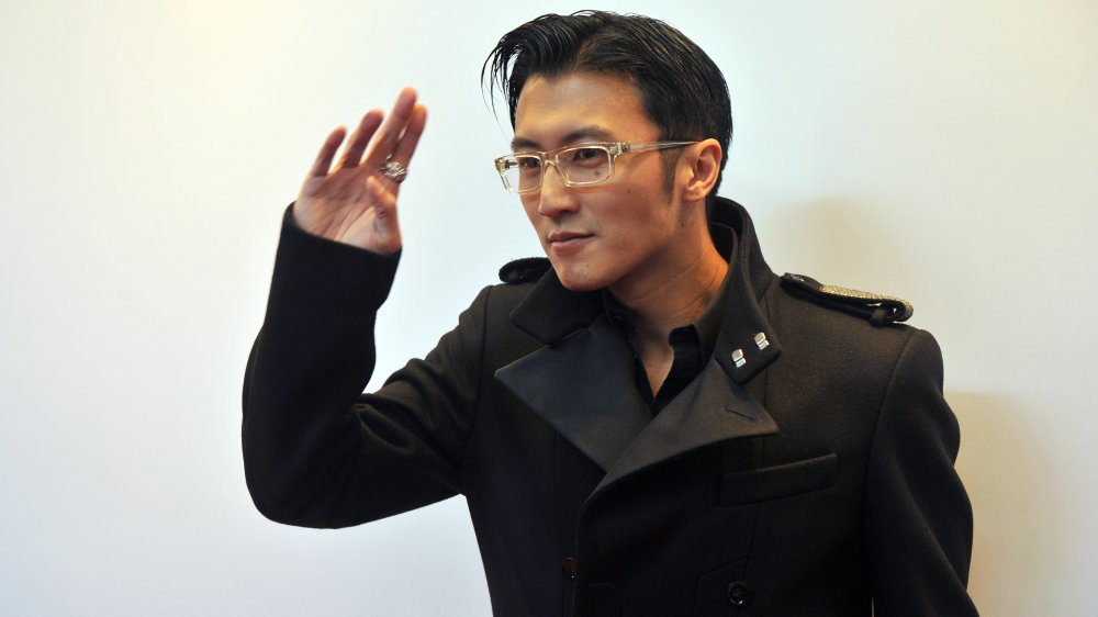 Nicholas Tse waves