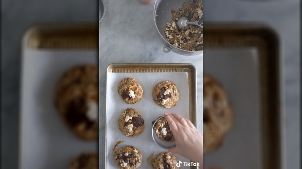 TikTok round cookie hack chocolate chip