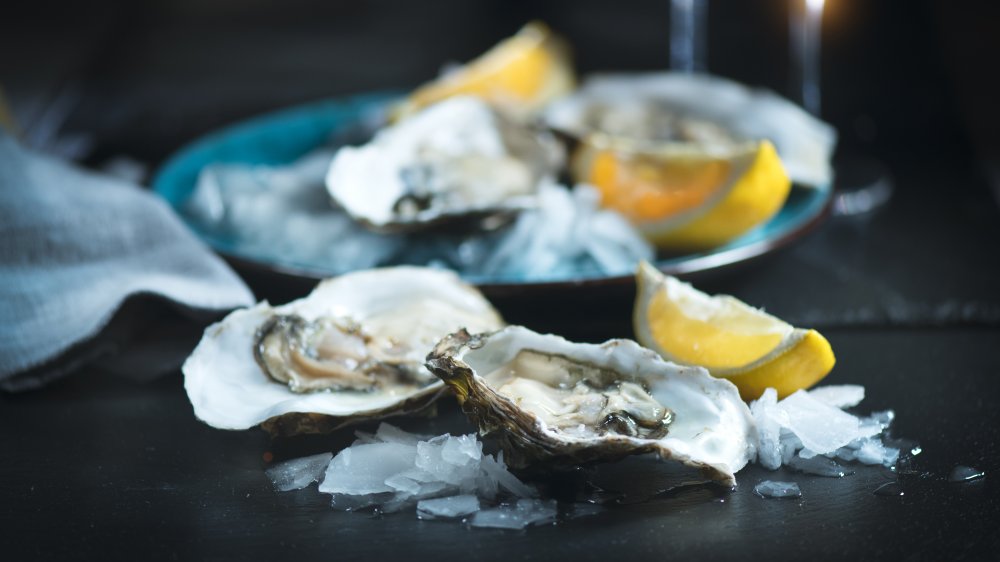 fresh shucked oysters on ice with lemon