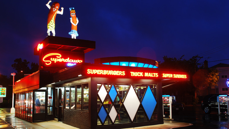 Superdawgs Drive-In at night