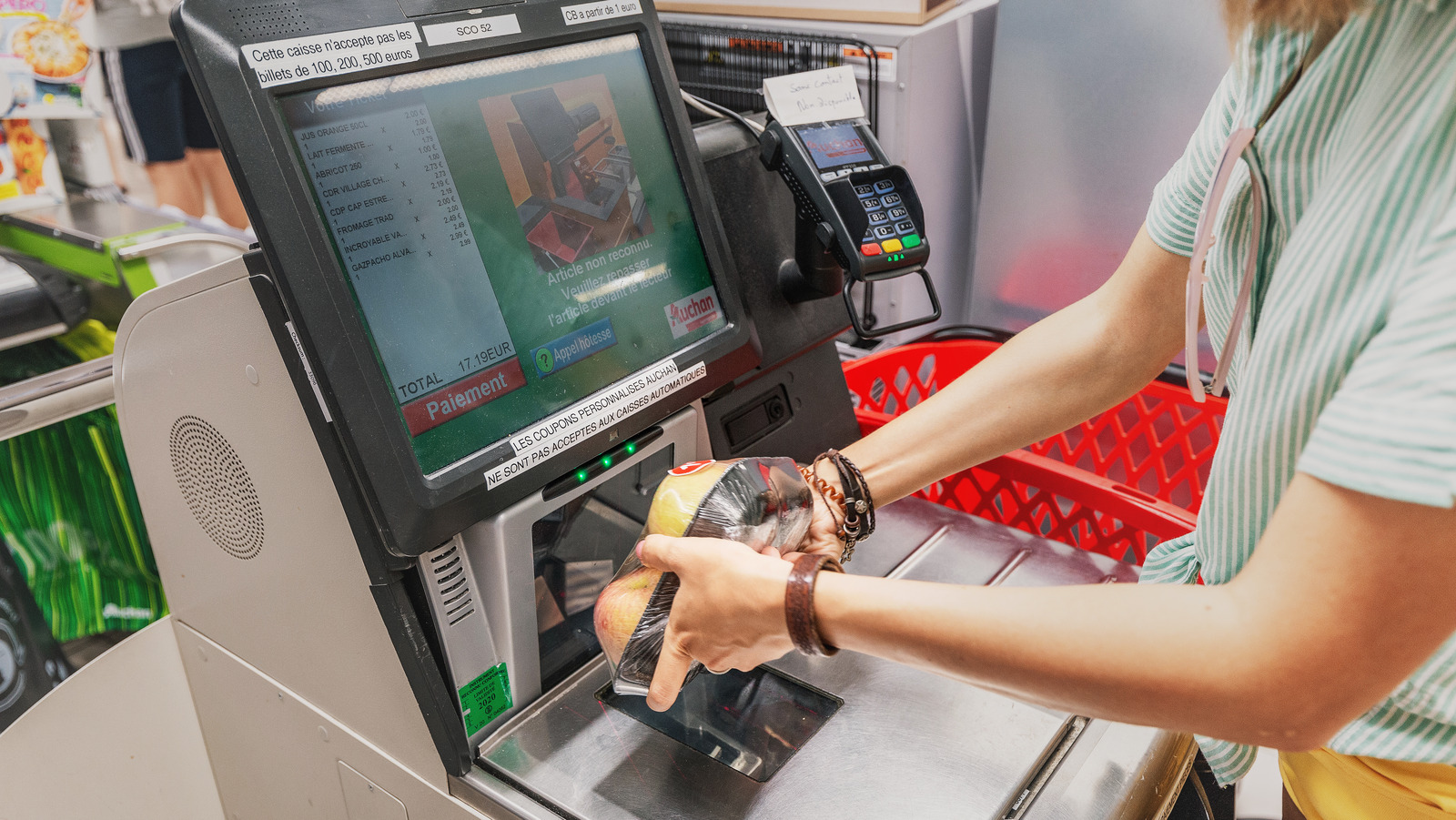 Here's The Best Time To Use The Self-Checkout Line At The Grocery