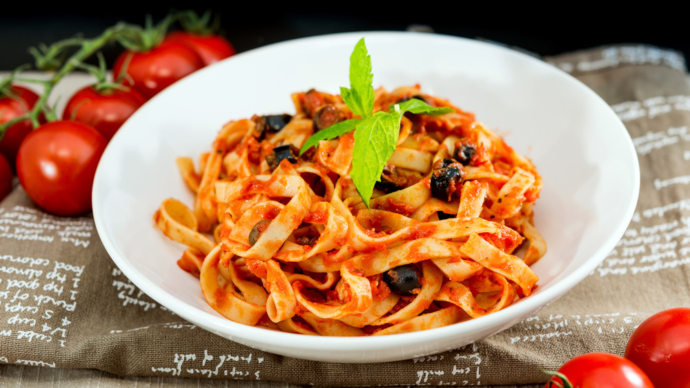 Fettucini with marinara sauce