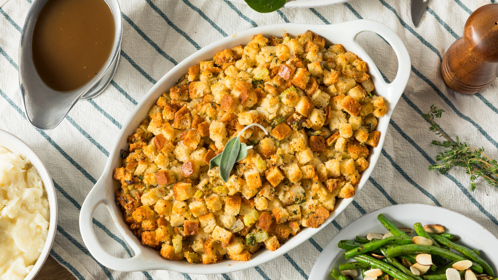 here-s-the-difference-between-stuffing-and-dressing