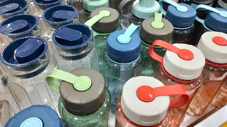 clear reusable water bottles