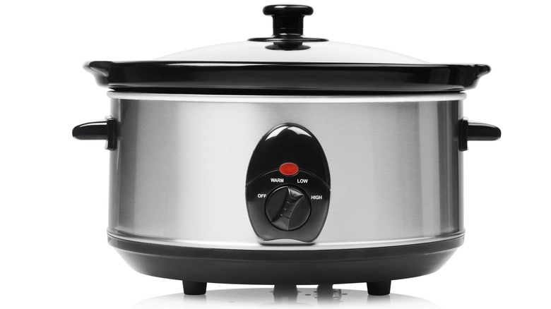 slow cooker with turned nob