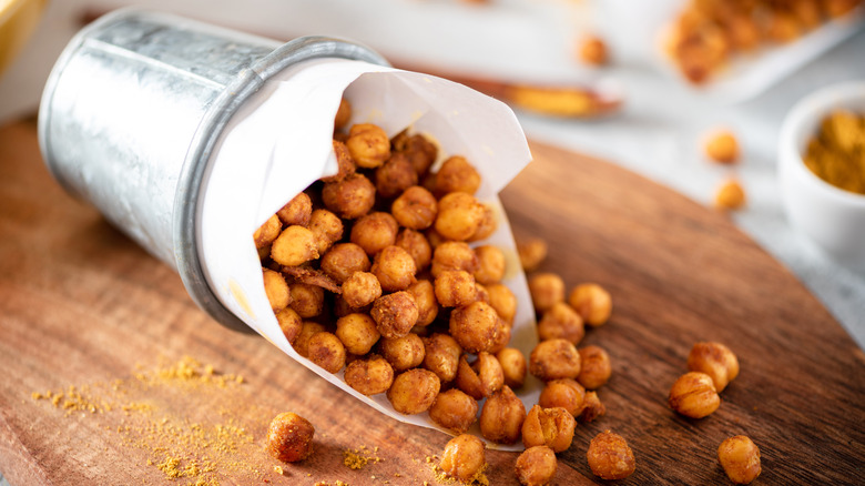 Seasoned roasted chickpeas on table