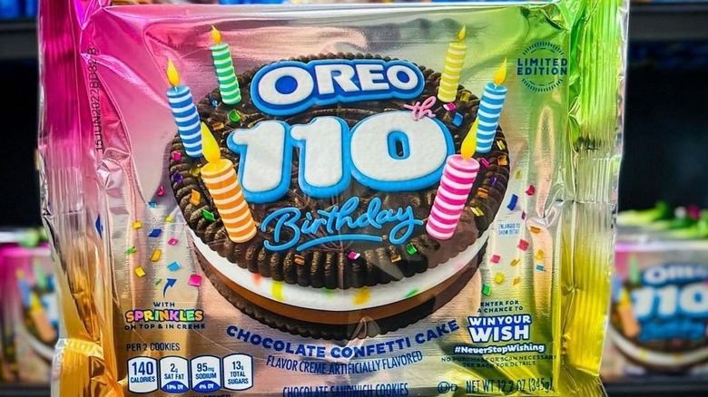 Birthday cake Oreos