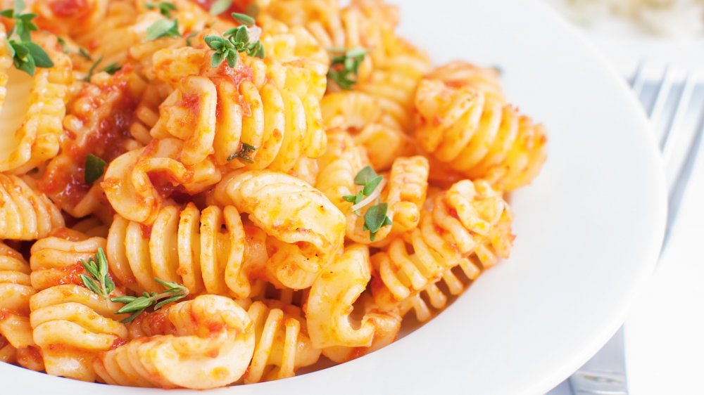 radiatori pasta with tomato sauce