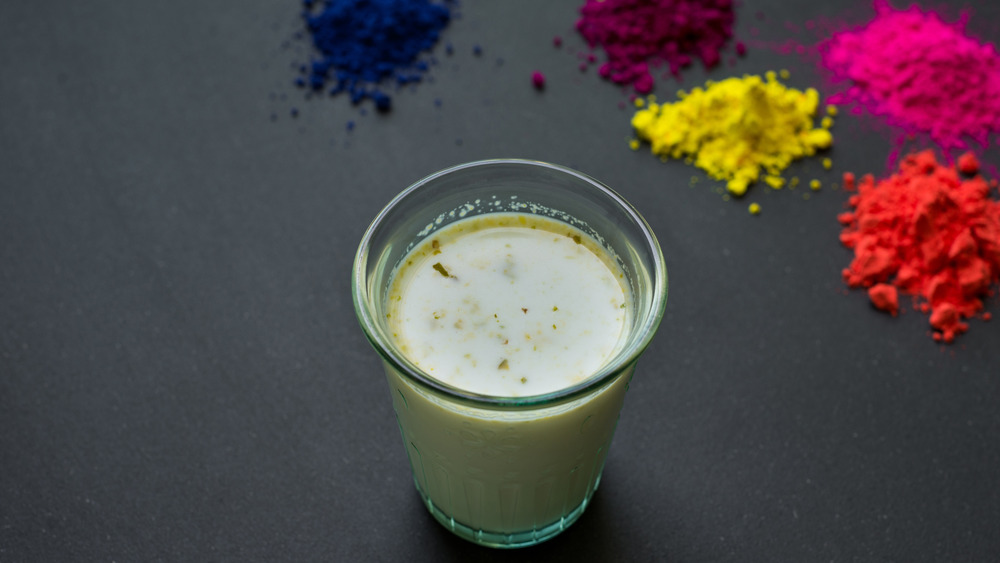 A bhaang lassi with powder