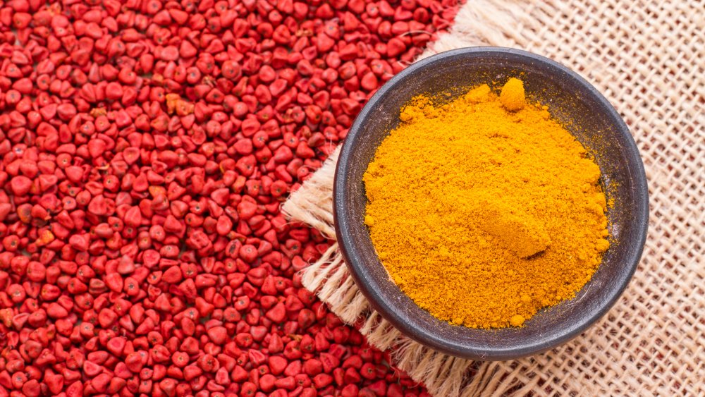 Turmeric powder and annatto seeds