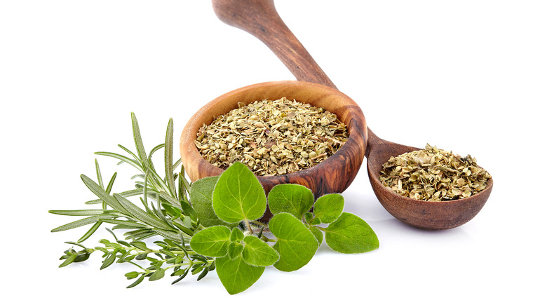 Dried and fresh herbs used in poultry seasoning