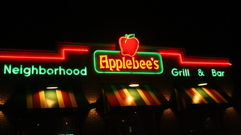 Applebees at night