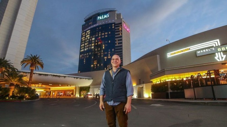 Michael Symon at the Palms in front of Mabel's BBQ