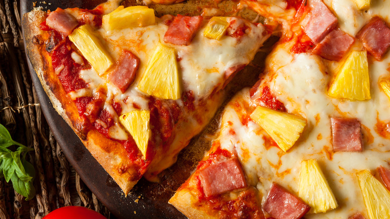 Close-up of a Hawaiian pizza