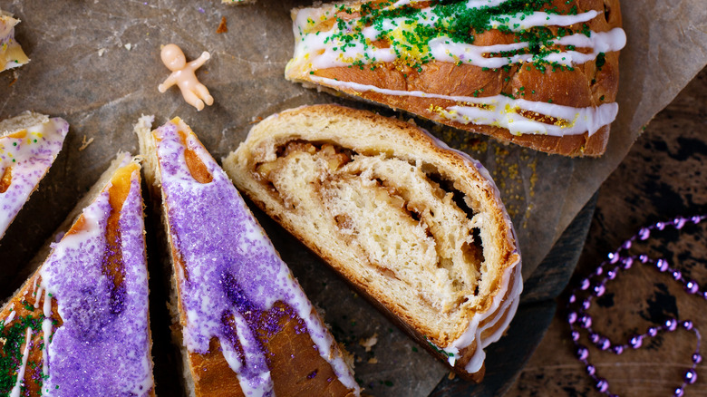 king cake sliced