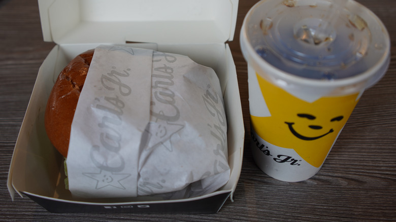 carl's jr burger and drink