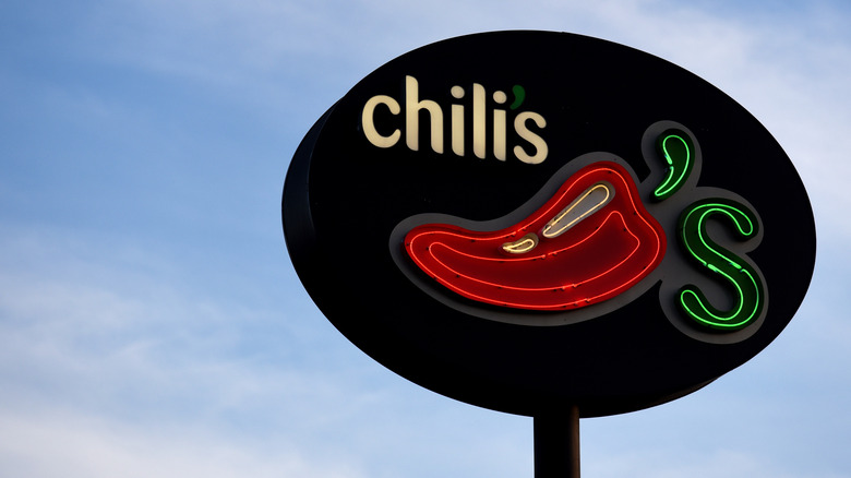 Chili's neon sign