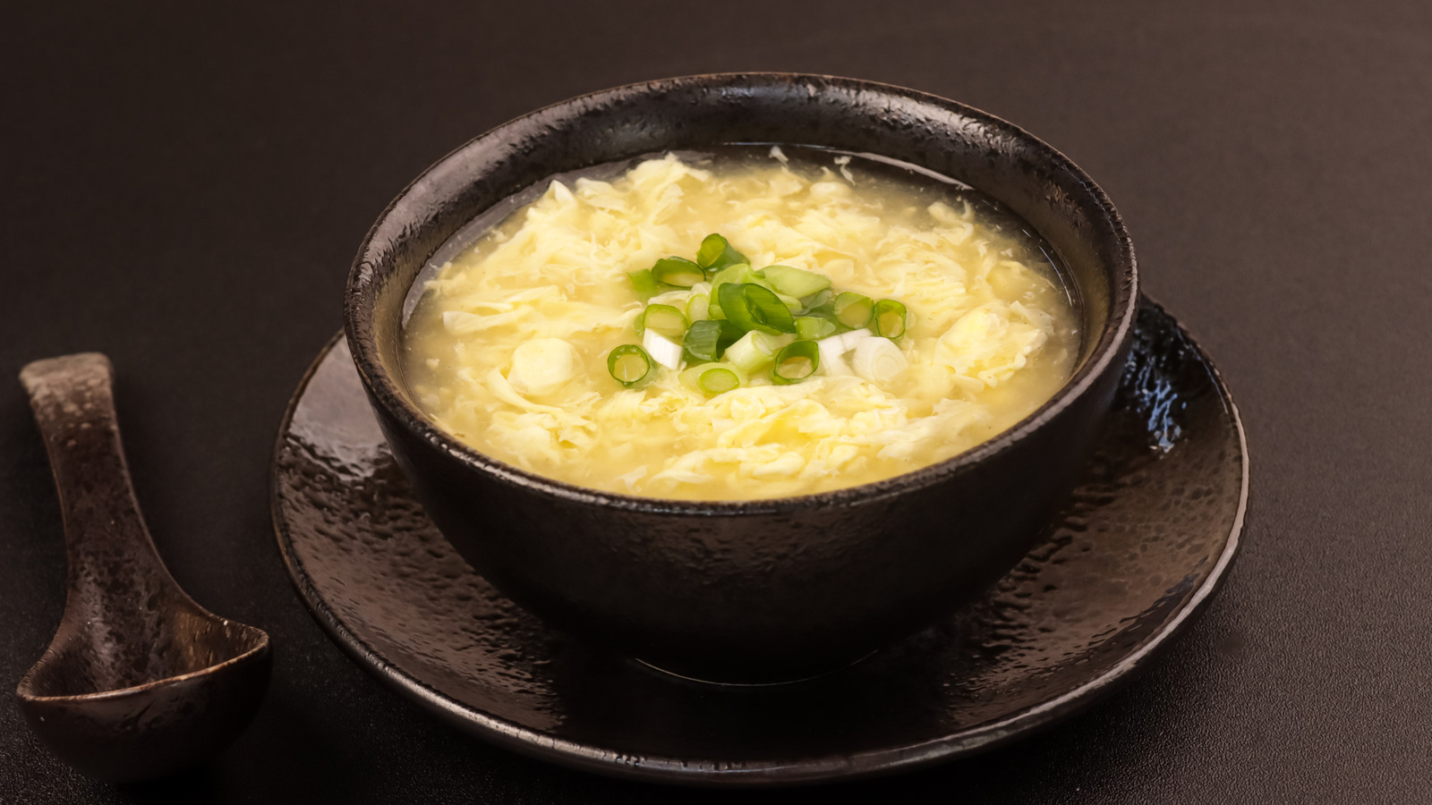 Here's Why Egg Drop Soup Always Tastes Better From A Restaurant, According To Chefs