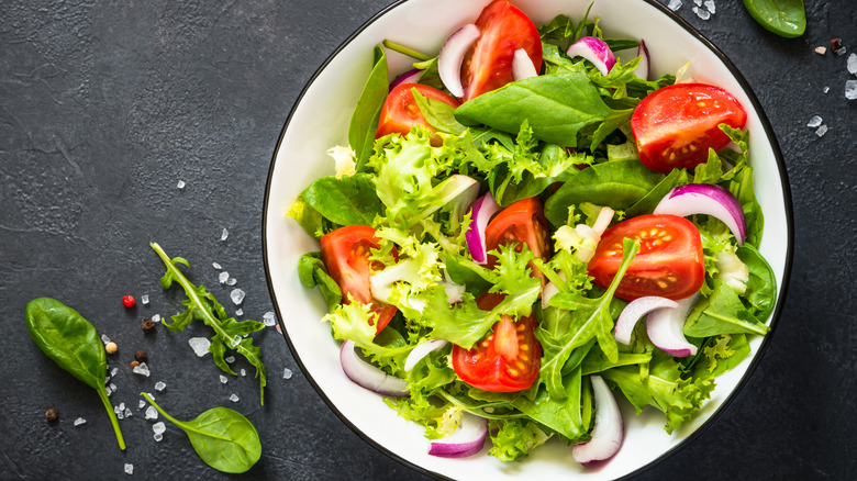 Salad with tomatoes and onions