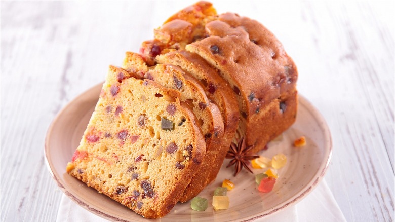 sliced fruitcake