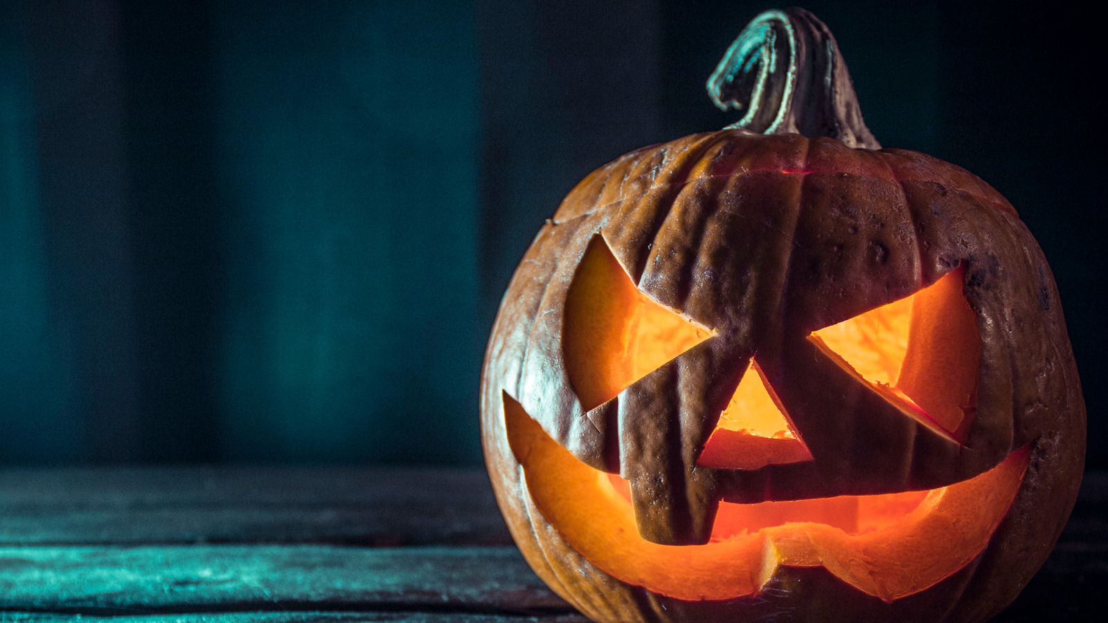 Here's Why You Should Never Use A Kitchen Knife To Carve A Pumpkin