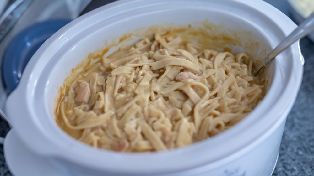 https://www.mashed.com/img/gallery/heres-why-you-shouldnt-cook-pasta-in-a-slow-cooker/intro-1592676429.jpg