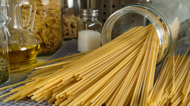 dried spaghetti