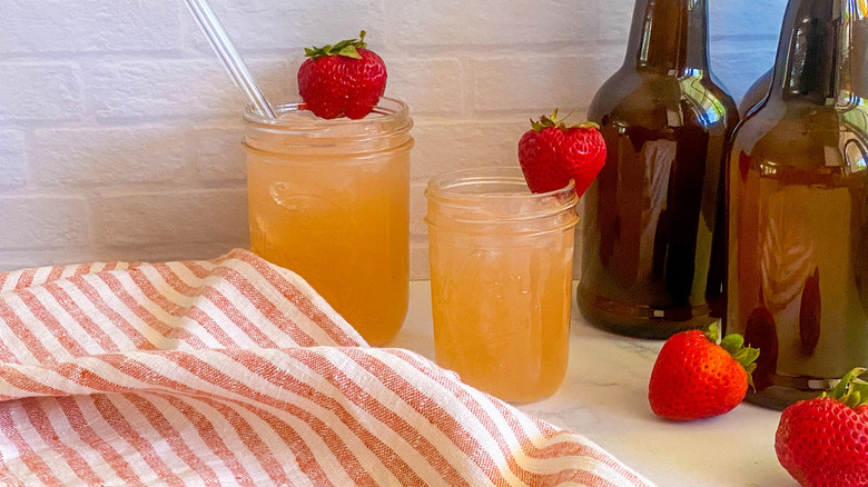 kombucha in glass 