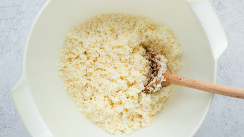 macaroon dough in bowl