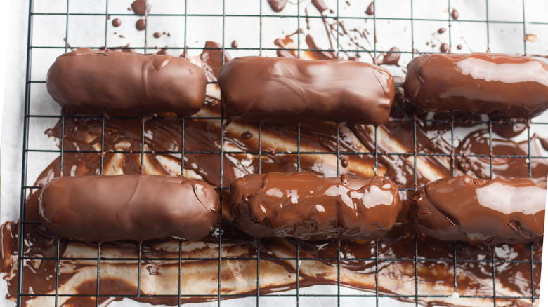 Chocolate-drizzled Mounds bars